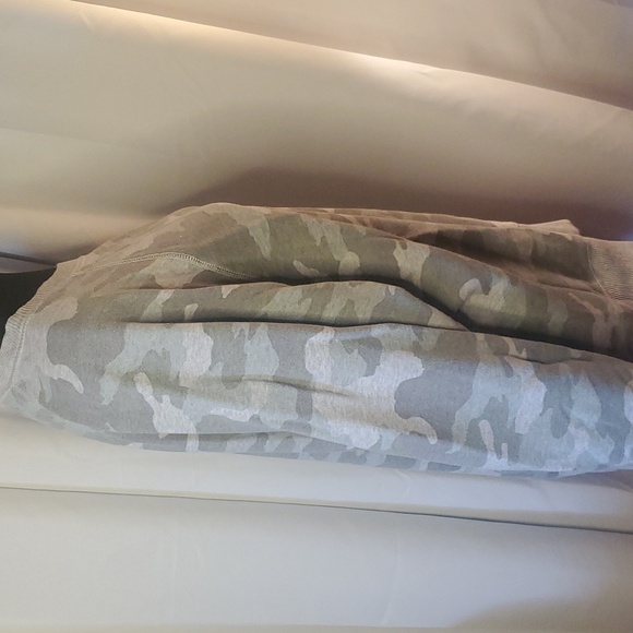 Aerie Camo Sweatshirt - Picture 2 of 3